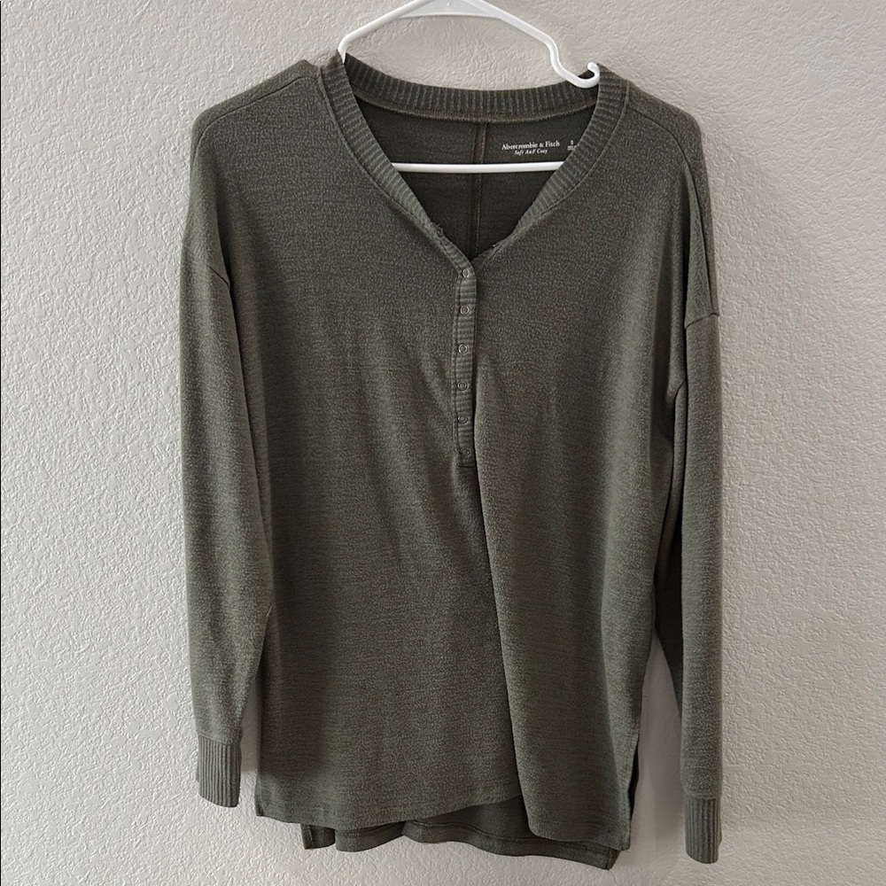 Abercrombie & Fitch Cozy Dark Olive Henley Long Sleeve Top with Snaps